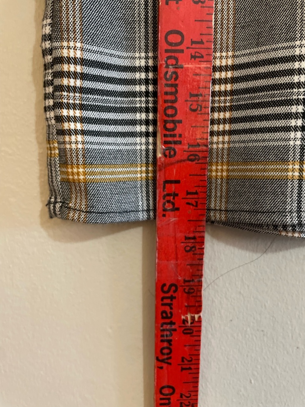 Harlow Grey Plaid A-Line Mini Skirt with Yellow Accents – Size XL EUC - Picture 14 of 14